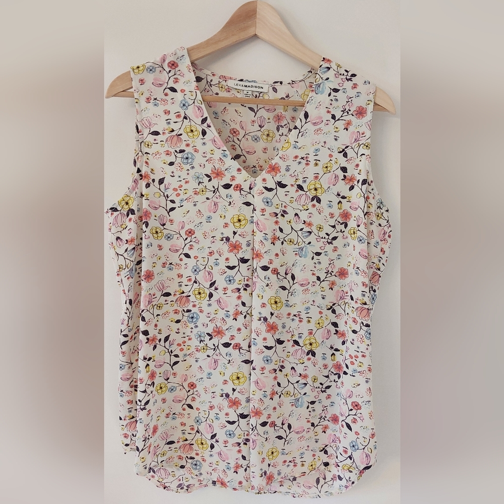 LEX & MADISON WOMEN'S FLORAL SLEEVELESS BLOUSE V-NECK FLOWY TANK TOP M